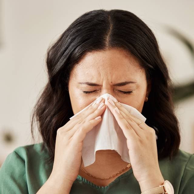 Sinuzita alergică vs. bacteriană în sezonul polenic: rolul exsudatului nazal și antibiogramei