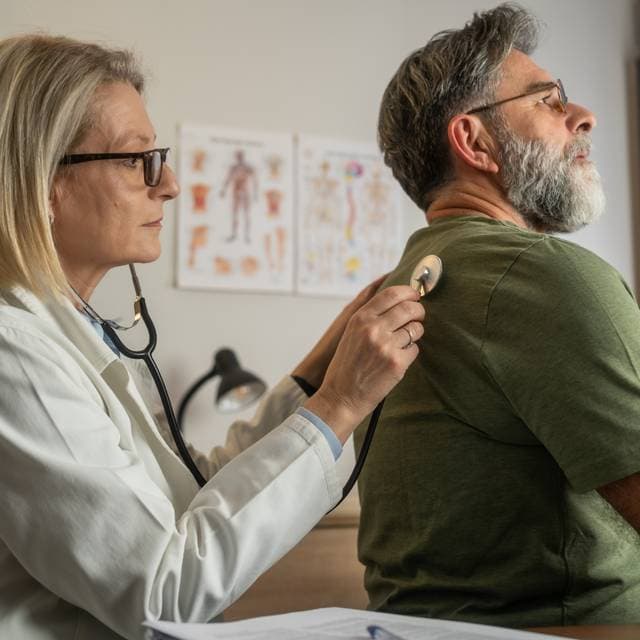 Pneumonia: cauze, simptome, diagnostic și tratament